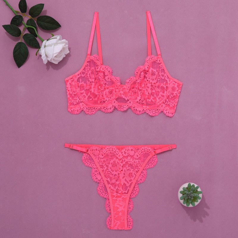 Ensemble de lingerie deux pièces sexy avec porte-jarretelles en dentelle et string.