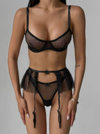 Sexy Dessous-Dreiteiler-Set mit Rock und String.